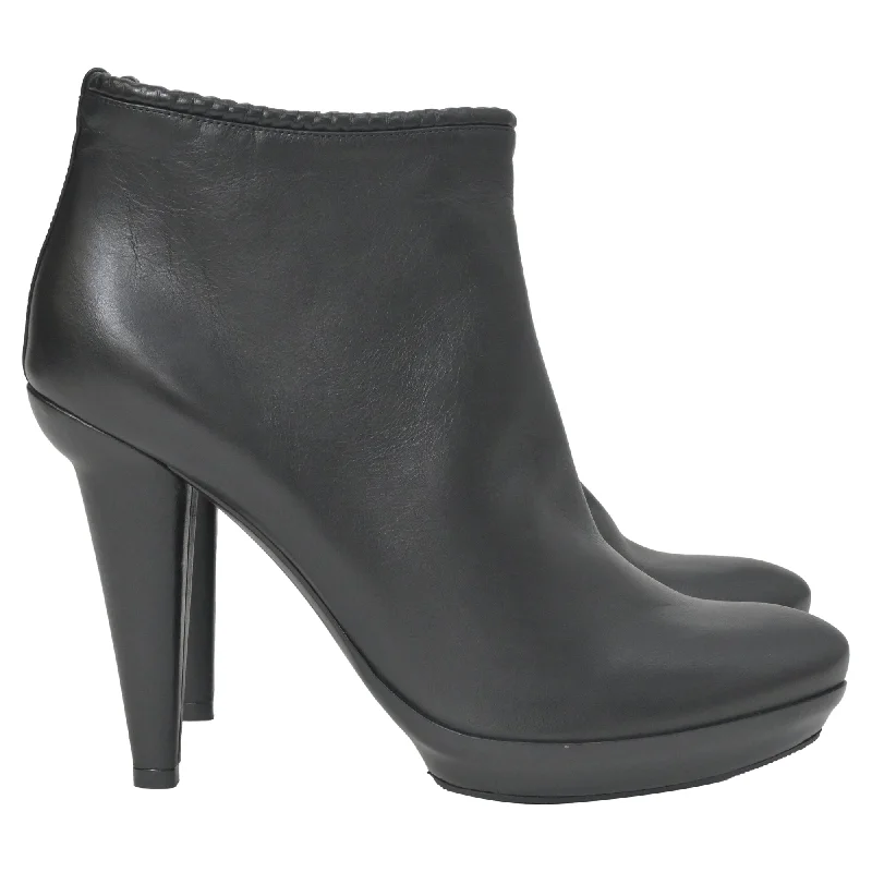 Bottega Veneta Ankle Boots in Black Leather