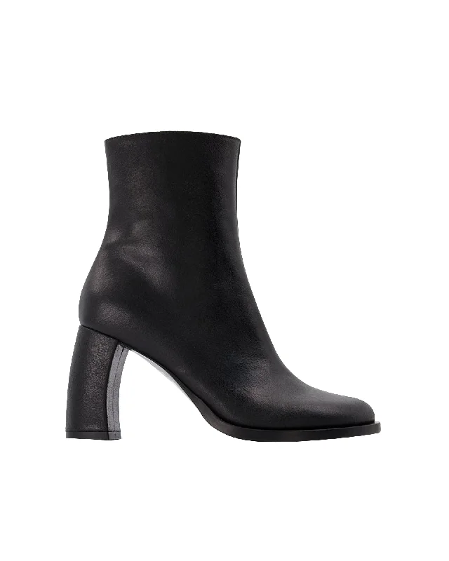 Lisa Ankle Boots in Black Leather